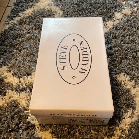 Woman - Picture 1 of 6